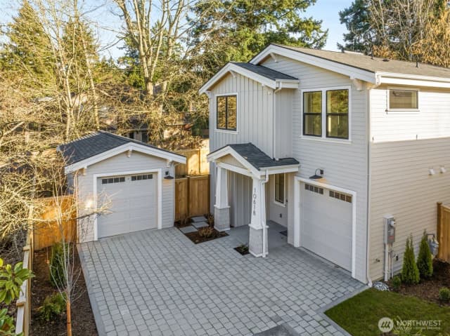 Property photo for 10618 Ne 54th Lane, Kirkland photo 3