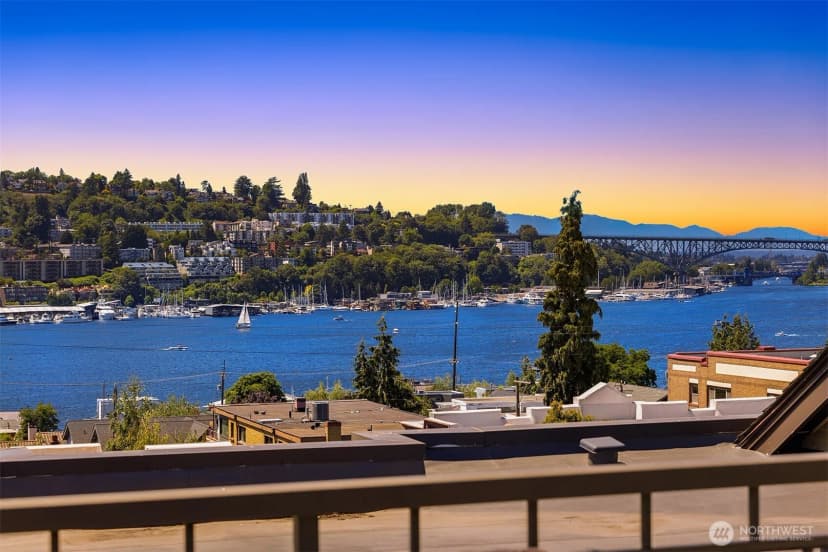 Property photo for 2035 Eastlake Avenue E #301, Seattle photo 24