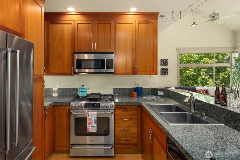Property photo for 2035 Eastlake Avenue E #301, Seattle photo 11