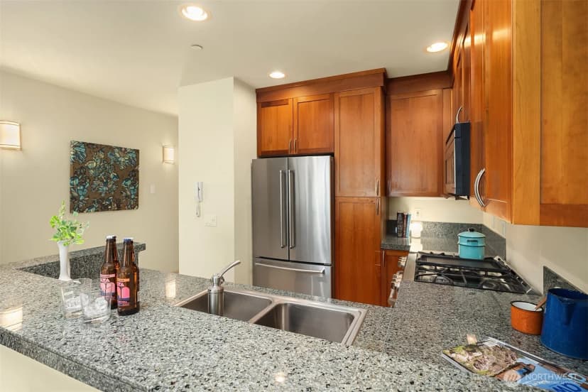 Property photo for 2035 Eastlake Avenue E #301, Seattle photo 10