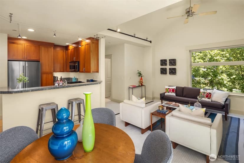 Property photo for 2035 Eastlake Avenue E #301, Seattle photo 6