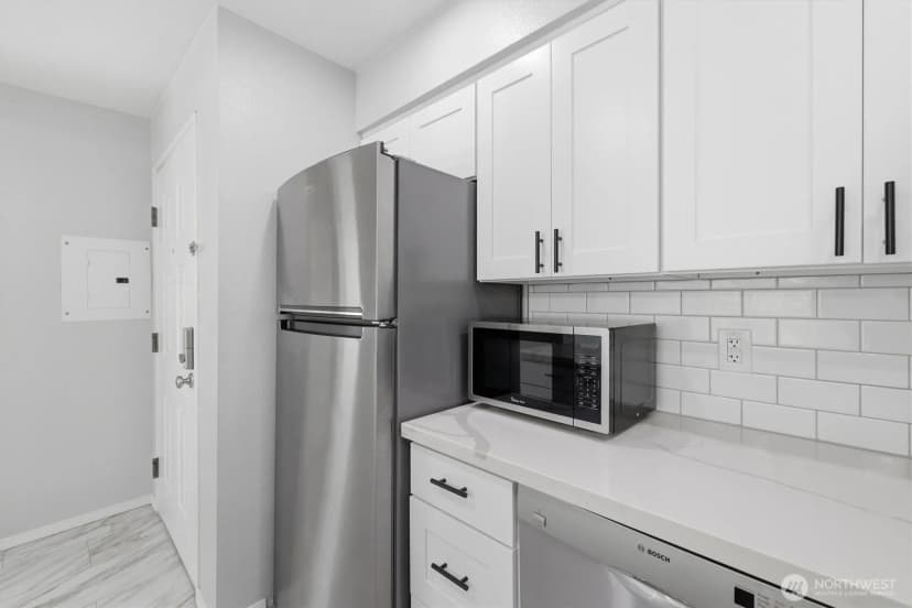 Property photo for 2560 118th Avenue Se #3-301, Bellevue photo 6