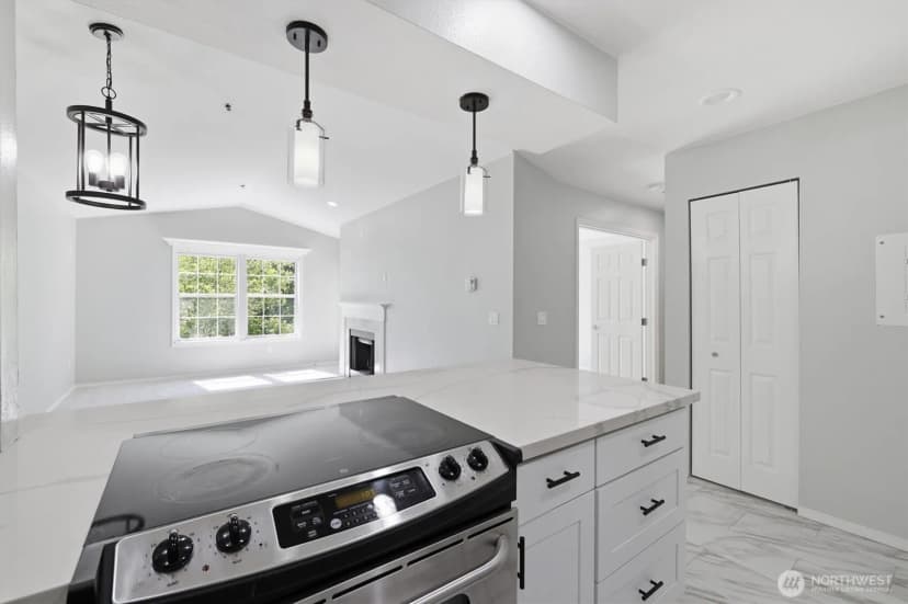 Property photo for 2560 118th Avenue Se #3-301, Bellevue photo 5
