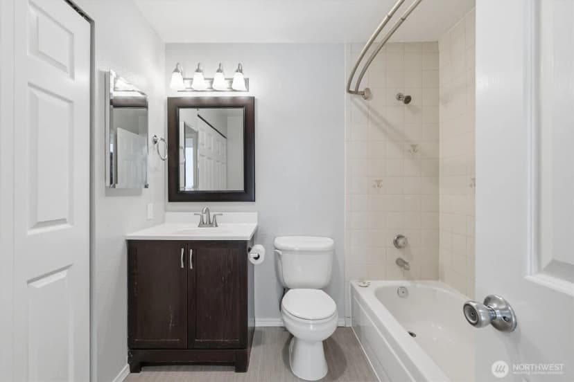 Property photo for 2560 118th Avenue Se #3-301, Bellevue photo 14