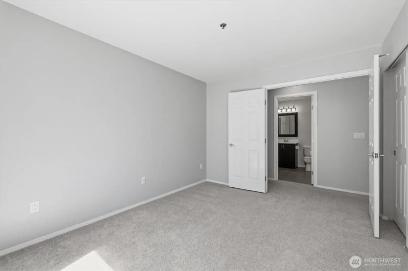 Property photo for 2560 118th Avenue Se #3-301, Bellevue photo 16