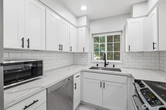 Property photo for 2560 118th Avenue Se #3-301, Bellevue photo 3