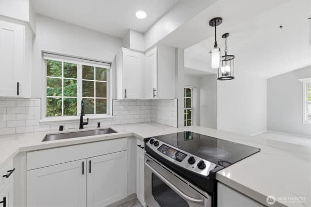 Property photo for 2560 118th Avenue Se #3-301, Bellevue photo 4