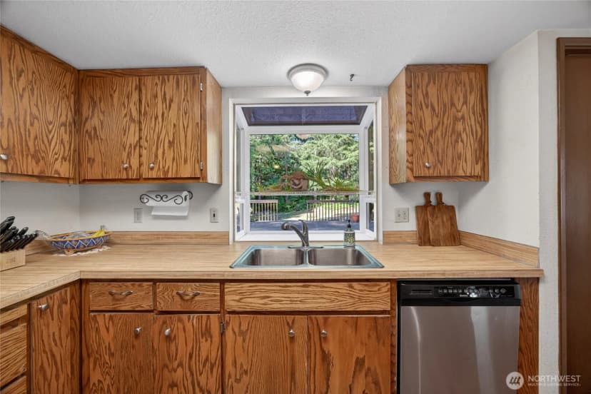 Property photo for 10140 Banner Road Se, Olalla photo 17