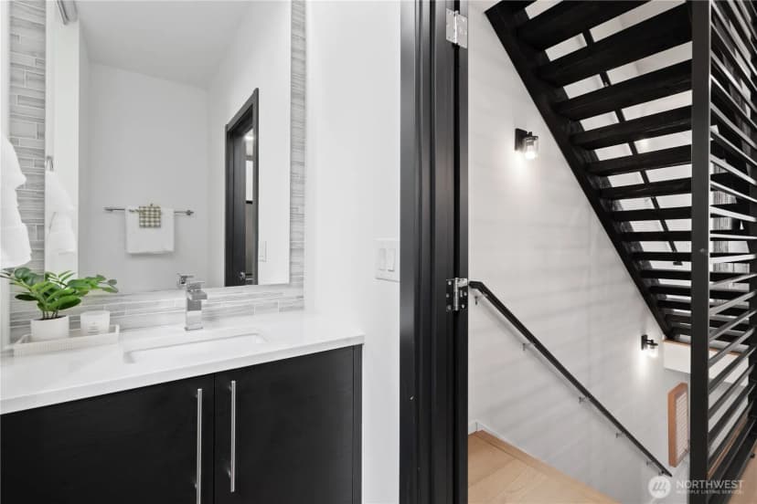 Property photo for 8613 23rd Avenue Ne #b, Seattle photo 11