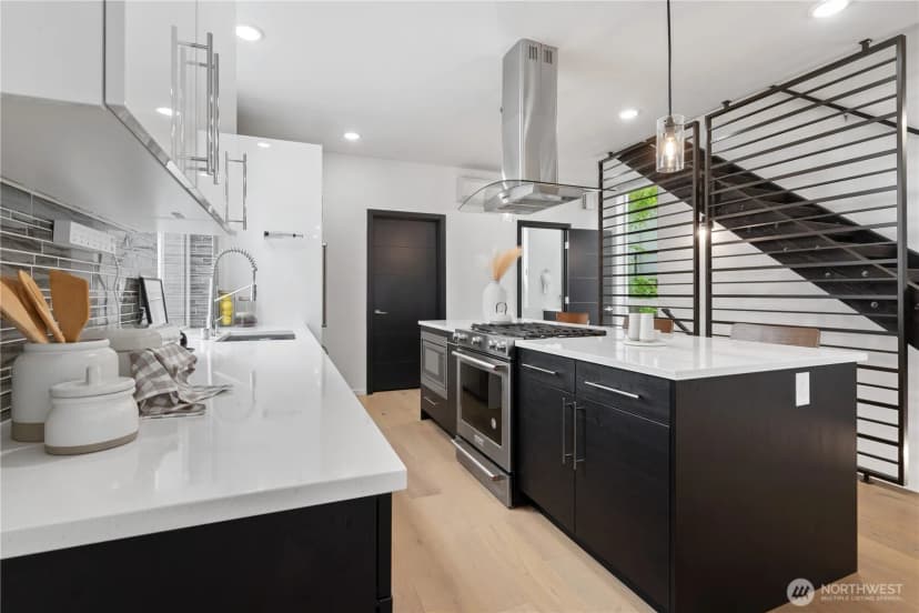 Property photo for 8613 23rd Avenue Ne #b, Seattle photo 13