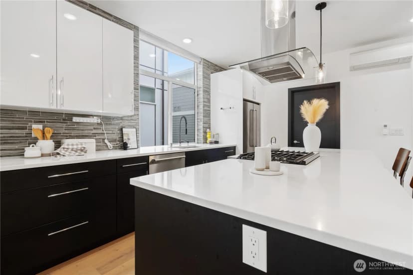 Property photo for 8613 23rd Avenue Ne #b, Seattle photo 14