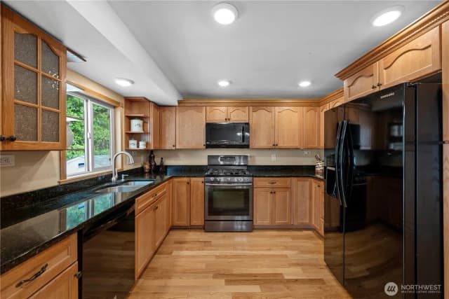 Property photo for 25833 131st Place Se, Kent photo 2