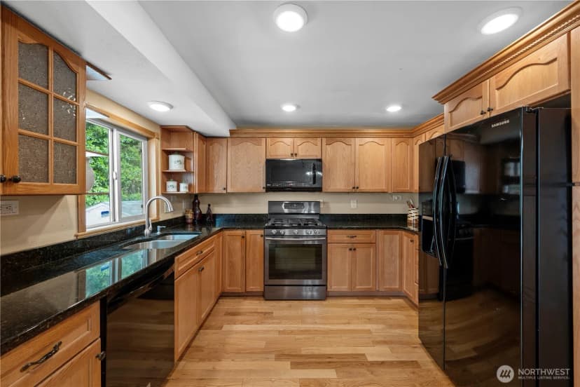 Property photo for 25833 131st Place Se, Kent photo 2