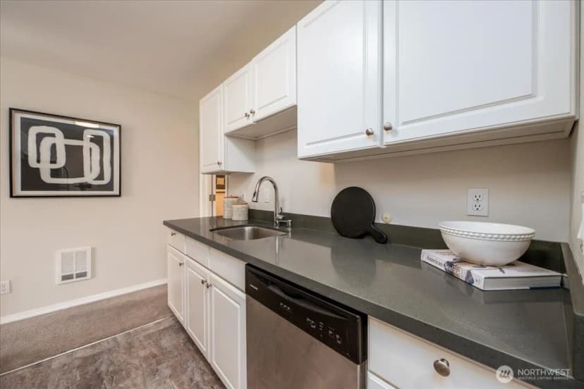 Property photo for 1000 Ne 88th Street #304, Seattle photo 9