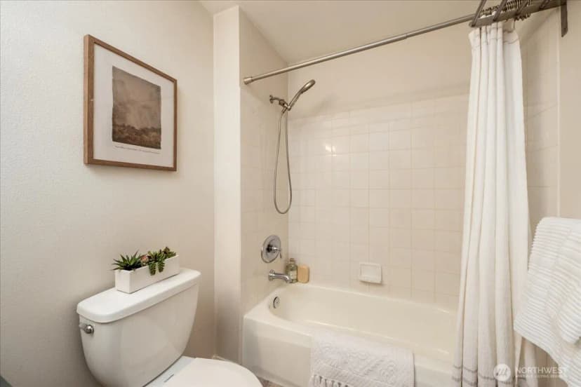 Property photo for 1000 Ne 88th Street #304, Seattle photo 15