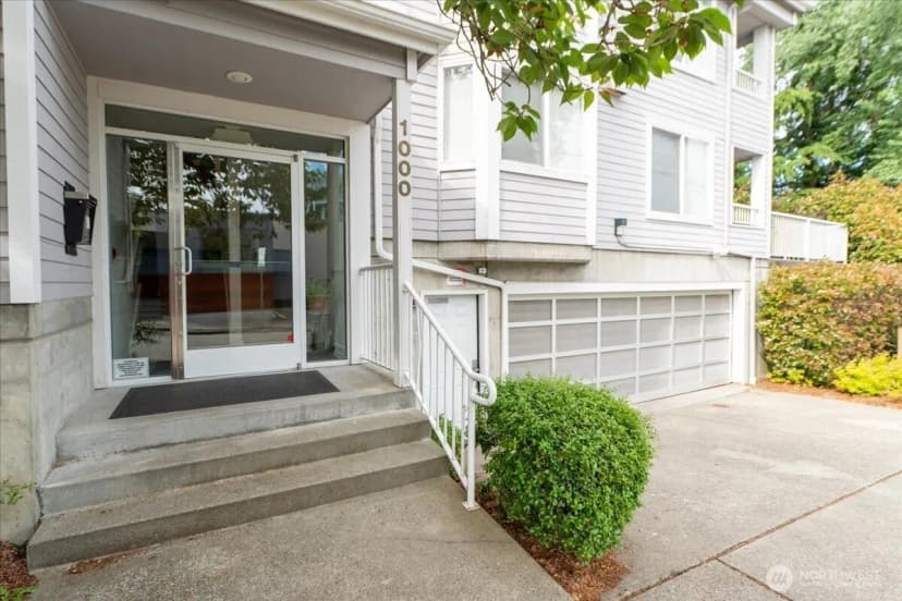 Property photo for 1000 Ne 88th Street #304, Seattle photo 3