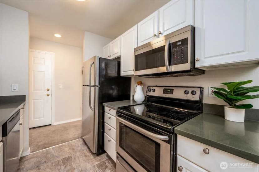 Property photo for 1000 Ne 88th Street #304, Seattle photo 8