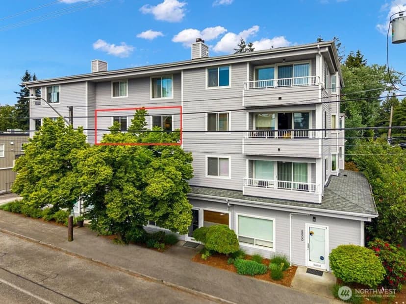 Property photo for 1000 Ne 88th Street #304, Seattle photo 2