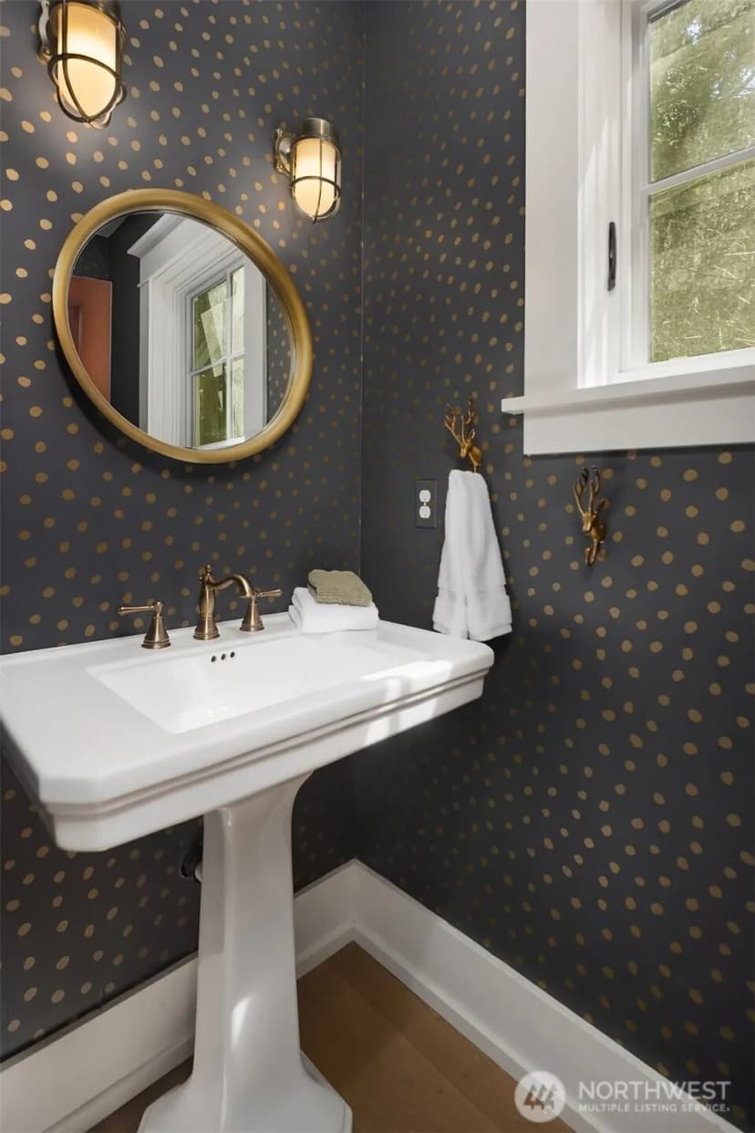 Property photo for 2442 6th W, Seattle photo 16
