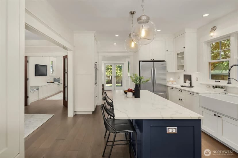 Property photo for 2442 6th W, Seattle photo 12