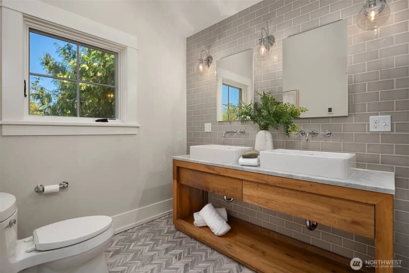 Property photo for 2442 6th W, Seattle photo 27