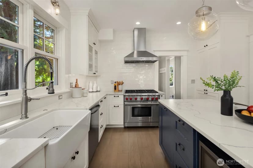 Property photo for 2442 6th W, Seattle photo 10
