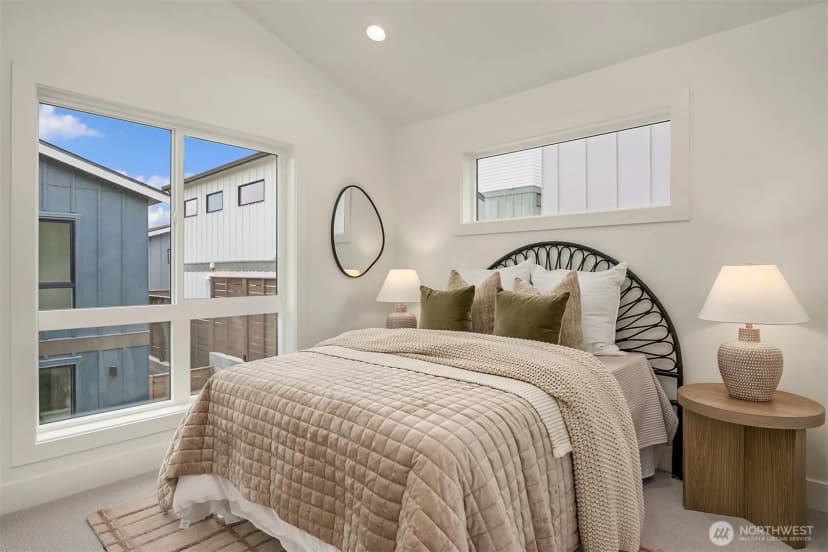 Property photo for 4411 2nd Avenue Ne, Seattle photo 9