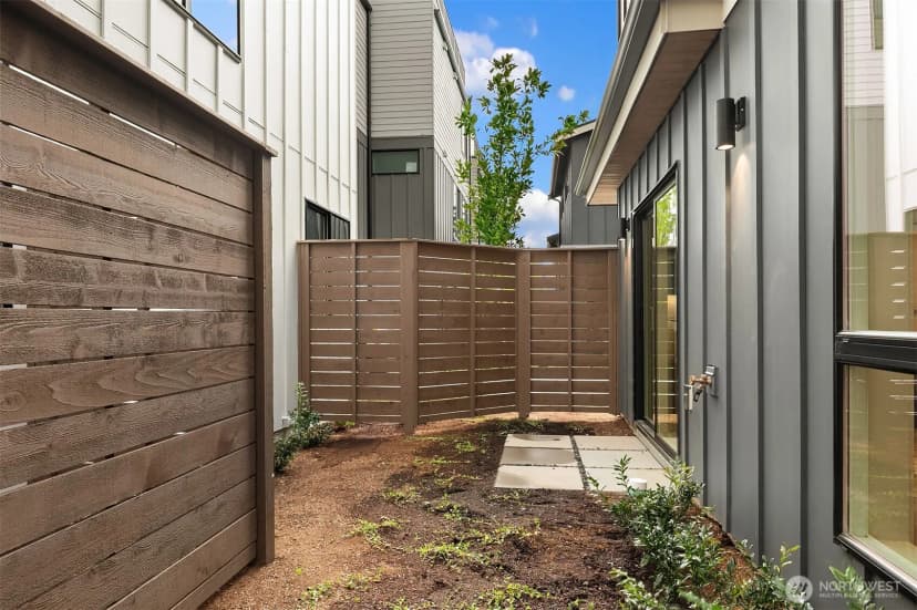 Property photo for 4411 2nd Avenue Ne, Seattle photo 13