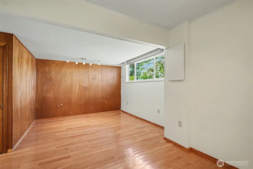 Property photo for 10749 30th Ave Ne, Seattle photo 21