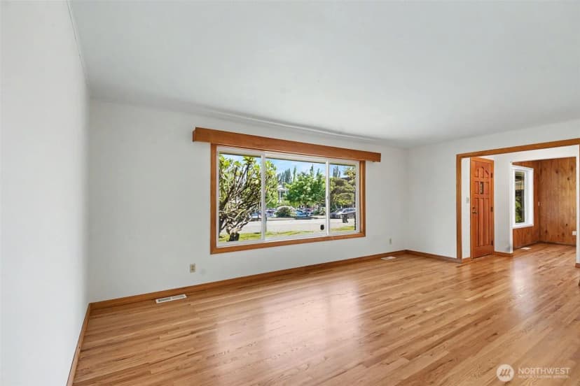 Property photo for 10749 30th Ave Ne, Seattle photo 4