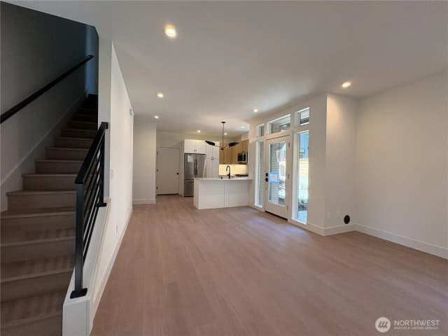 Property photo for 3026 Ne 95th Street #b, Seattle photo 4