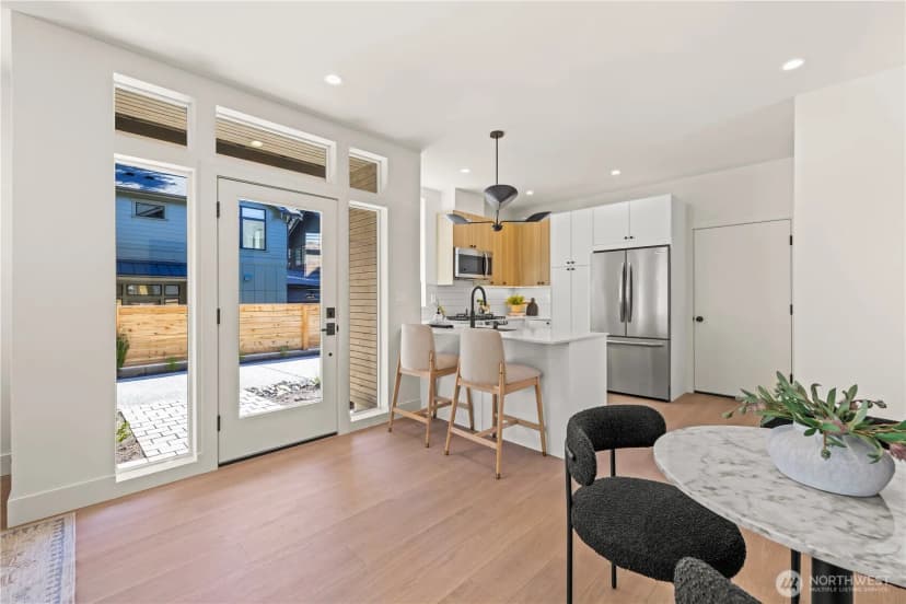 Property photo for 3026 Ne 95th Street #b, Seattle photo 2