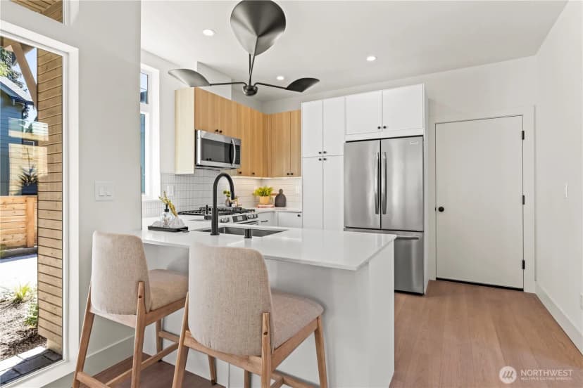 Property photo for 3026 Ne 95th Street #b, Seattle photo 5