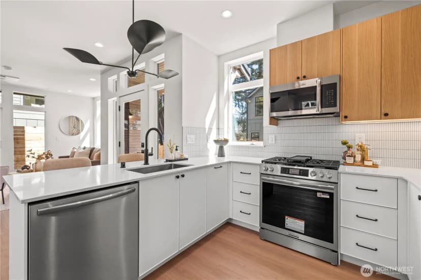 Property photo for 3026 Ne 95th Street #b, Seattle photo 6