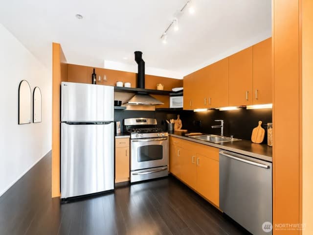 Property photo for 1111 E Pike Street #303, Seattle photo 3
