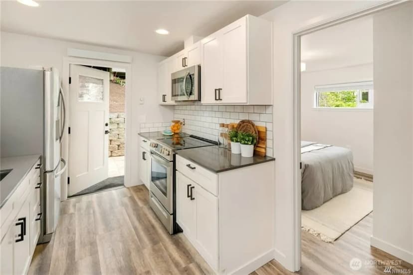 Property photo for 1529 Sturgus Avenue S, Seattle photo 9