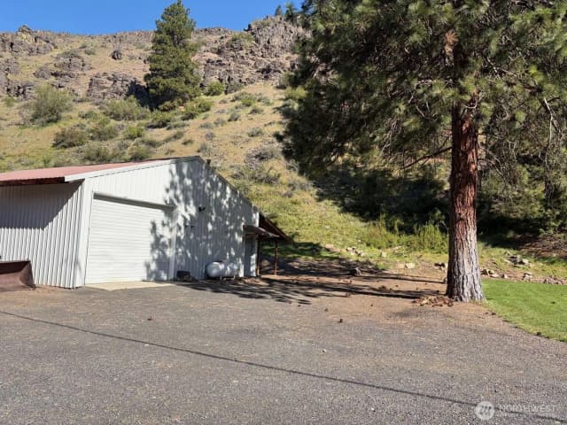 Property photo for 15551 State Route 410, Naches photo 4