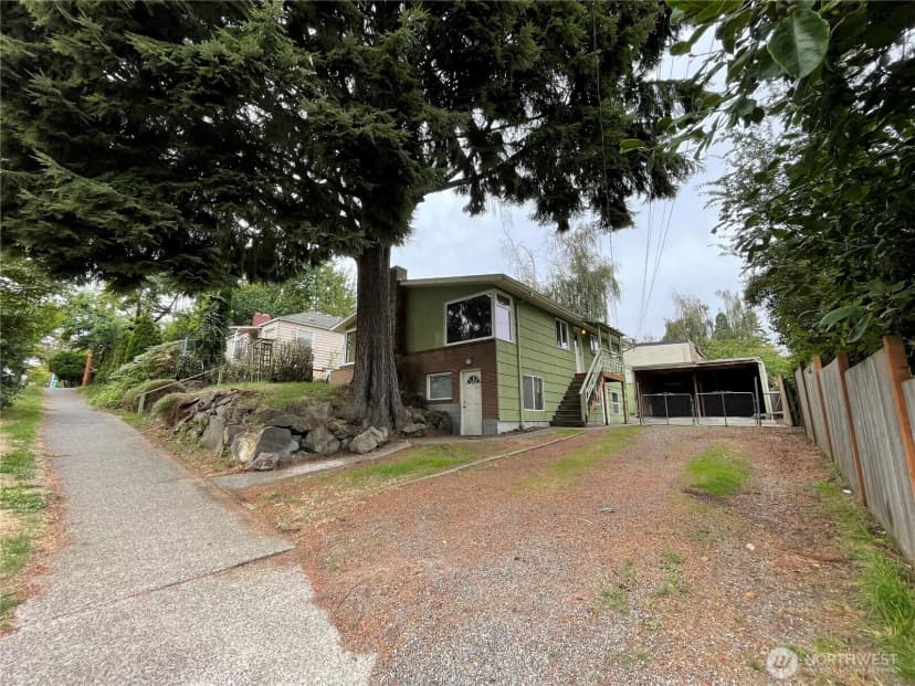 Property photo for 1706 Ne 82nd St, Seattle photo 2
