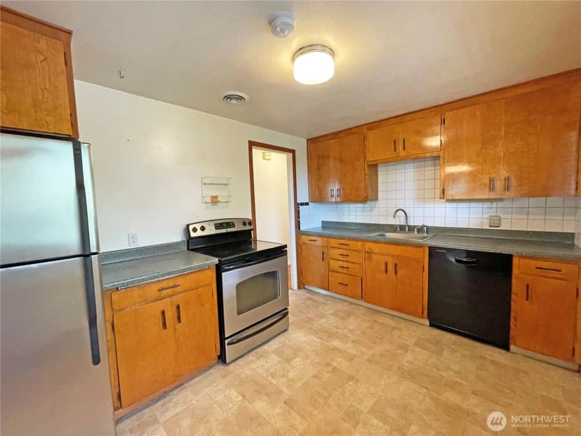 Property photo for 1706 Ne 82nd St, Seattle photo 8