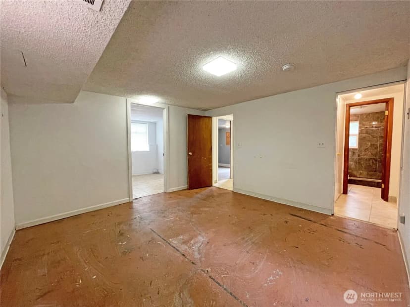Property photo for 1706 Ne 82nd St, Seattle photo 15