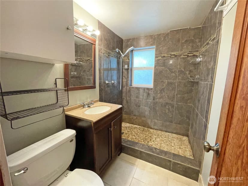 Property photo for 1706 Ne 82nd St, Seattle photo 16