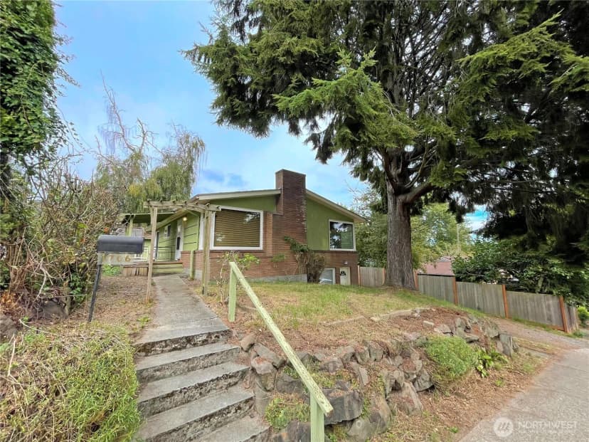 Property photo for 1706 Ne 82nd St, Seattle photo 3