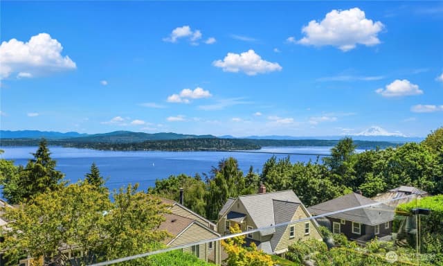 Property photo for 628 36th Avenue, Seattle photo 2