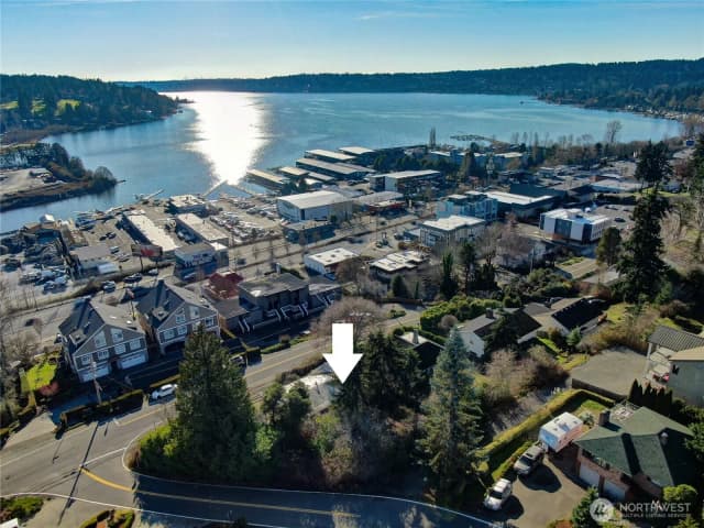 Property photo for 6330 Ne 181st Street, Kenmore photo 2