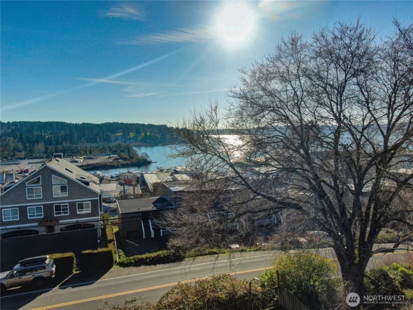 Property photo for 6330 Ne 181st Street, Kenmore photo 9