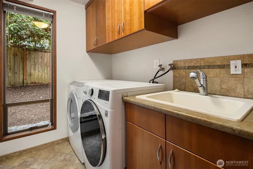 Property photo for 10020 Ne 27th Street, Bellevue photo 29