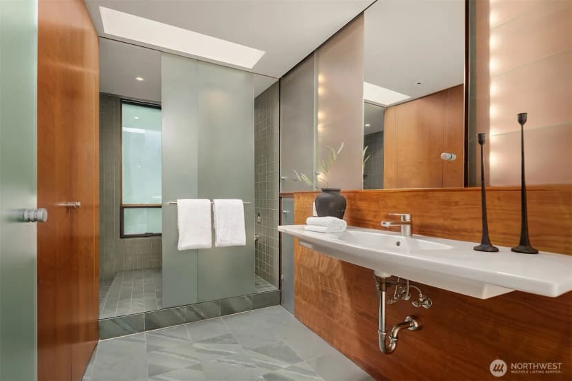 Property photo for 10020 Ne 27th Street, Bellevue photo 22