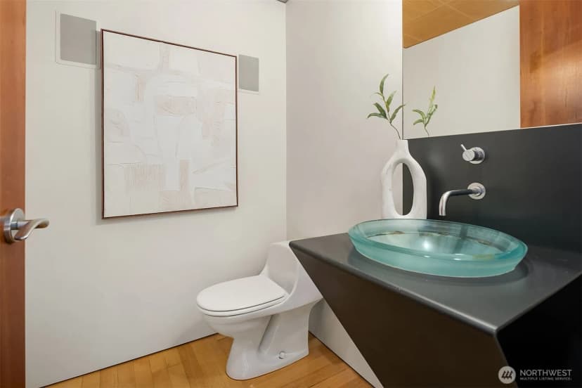 Property photo for 10020 Ne 27th Street, Bellevue photo 16