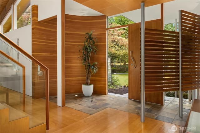 Property photo for 10020 Ne 27th Street, Bellevue photo 4