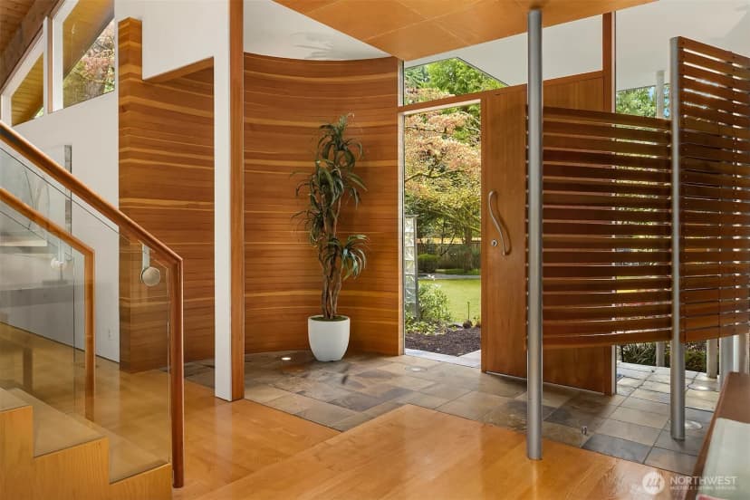 Property photo for 10020 Ne 27th Street, Bellevue photo 4